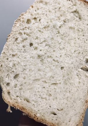 Una foto de Pan con levadura fresca en máquina de pan🍞