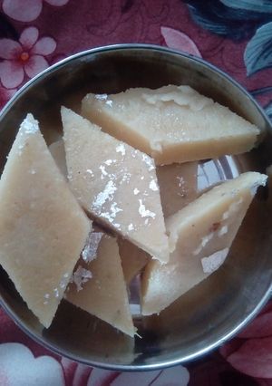 A picture of Kaju katli.