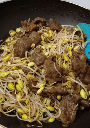 Foto resep Oseng Daging Sapi Kecambah Saus Lada Hitam