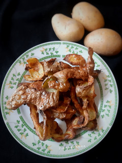 A picture of Crispy Potato Peels Chips (Baked).