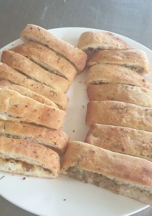 A picture of Stuffed Garlic bread.