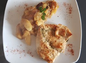 Foto principal de Pollo con "Chutney", de Cebollas con manzanas y damascos