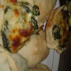 A picture of Canastitas de acelga, salsa blanca y queso.