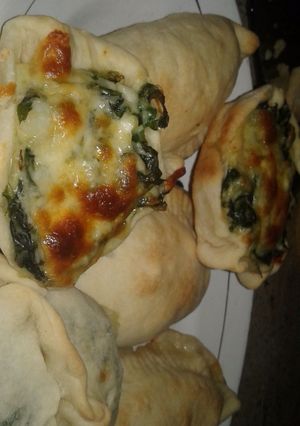 Una foto de Canastitas de acelga, salsa blanca y queso