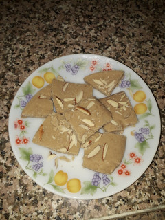 સુખડી (Sukhdi Recipe In Gujarati) રેસીપી મુખ્ય ફોટો