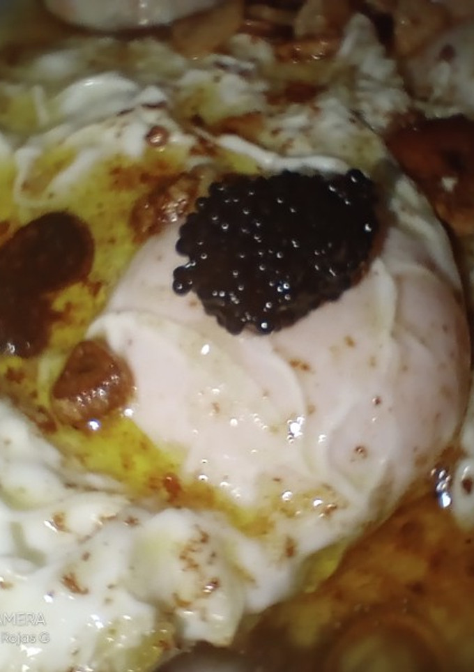 Una foto de Huevos, con langostinos al ajillo 🦐🦐🌶️🌶️🥚🥚
