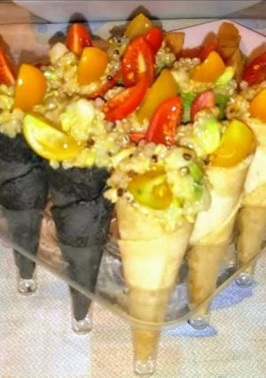 Una foto de Cucuruchitos rellenos de quinoa🌮🍸😋