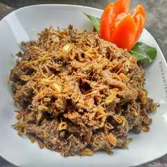 A picture of Gepuk/Empal Suwir.