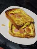 Pan con hotdog y huevo