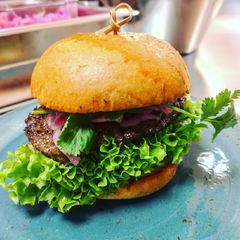 A picture of Vinnss's burger.