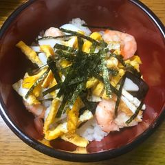 A picture of Chirashi zushi.
