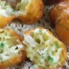 A picture of Gold Bajji/ manglore bajji.