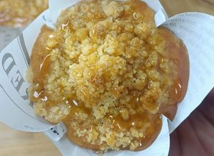 Une photo de 🍎Muffin aux Pommes Crumble à l'Amande et Caramel Beurre Salé