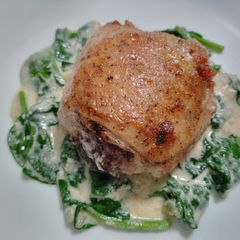 A picture of Chicken Florentine.