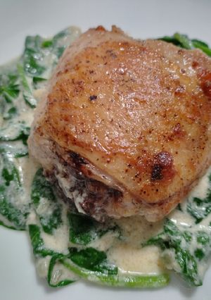 A picture of Chicken Florentine.