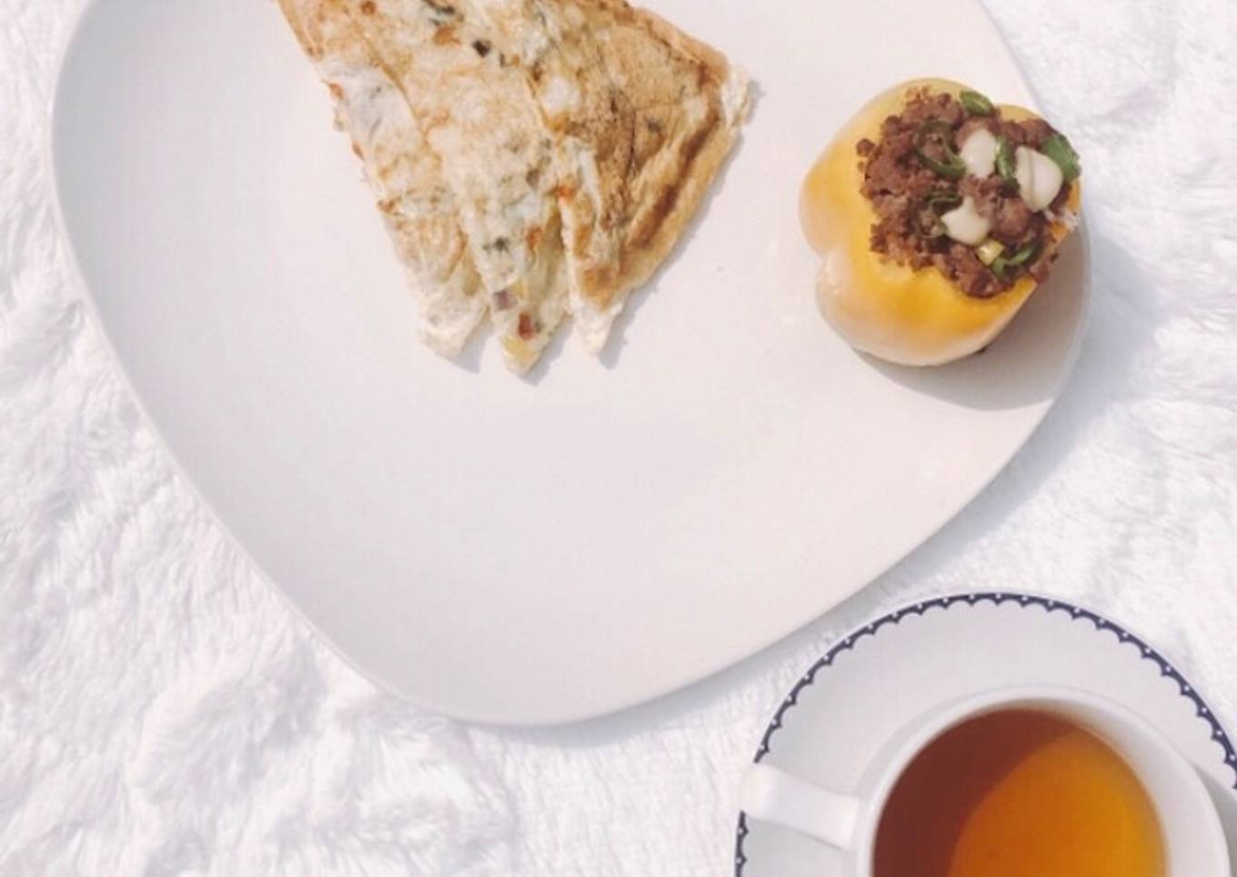 Toasted omelette with stir fry miced meat