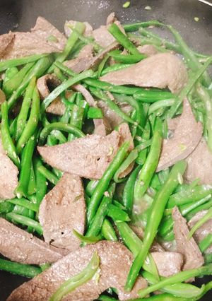 Hình của món Gan xào đậu ve.