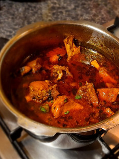 Indiai,tyúk kuktában(Tari Wala Chiken) recept fotója