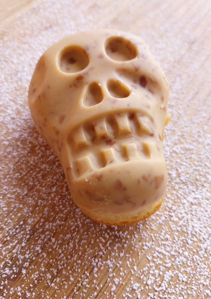Una foto de Bizcocho genovés con cobertura de chocolate de caramelo salado