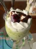 Trái bơ dầm sữa đặc (Avocado soaked in condensed milk)