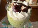 Trái bơ dầm sữa đặc (Avocado soaked in condensed milk)