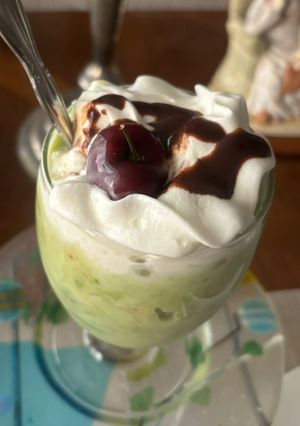 Hình của món Trái bơ dầm sữa đặc (Avocado soaked in condensed milk).