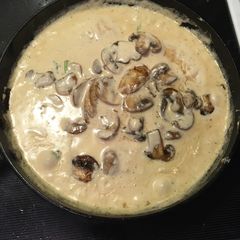 A picture of Creamy Garlic Parmesan Mushroom Chicken.