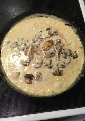 A picture of Creamy Garlic Parmesan Mushroom Chicken.