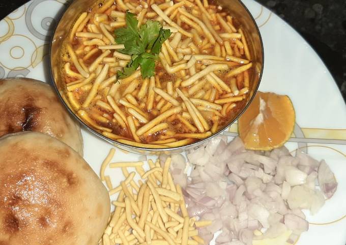 Vadodara Guj Sev Usal Recipe By Indu Tyagi Cookpad   Vadodara Guj Sev Usal Recipe Main Photo 