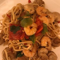 A picture of Prawn & Mushroom Noodles.