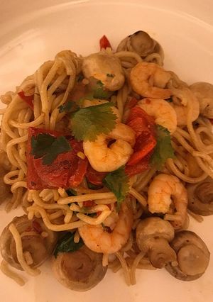 A picture of Prawn & Mushroom Noodles.