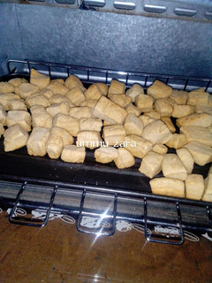 A picture of Baked chin chin.