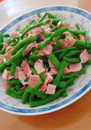 Hình của món Đậu đũa xào thịt xông khói.