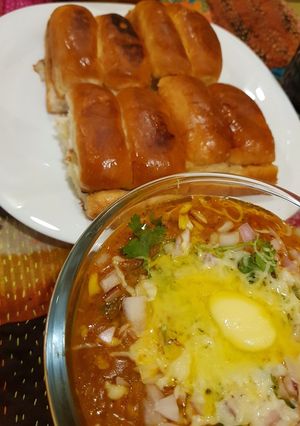 A picture of Butter cheese pav bhaji.