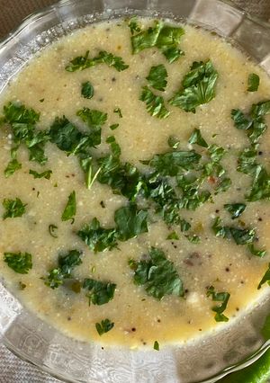 A picture of Rajasthani Besan kadhi.