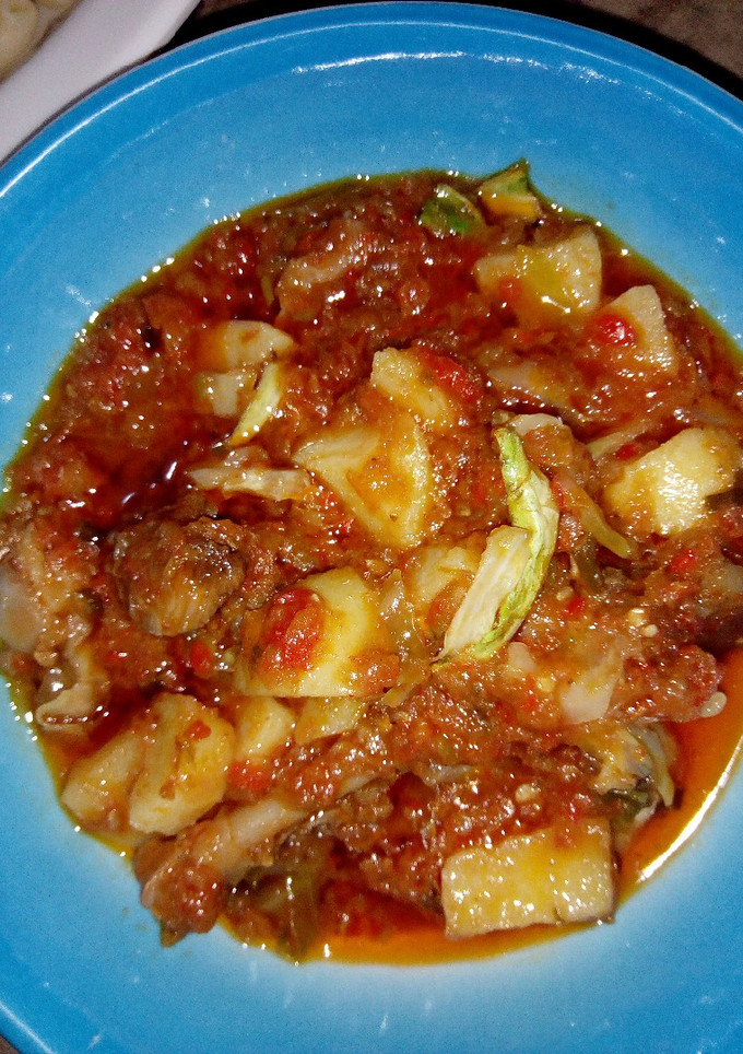 A picture of Stew with cabbage an patato.