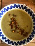Blumenkohl-Curry-Suppe mit gebackenen Kichererbsen