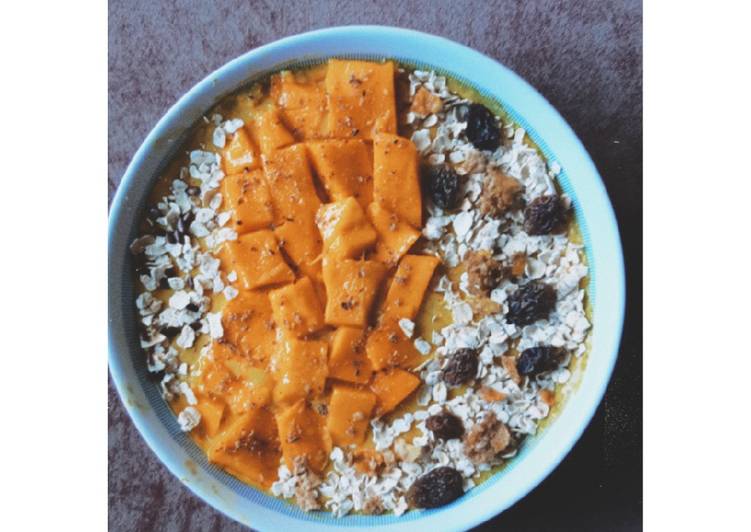 Oats Mango Smoothie Bowl