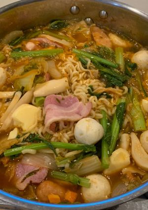 รูปของ 🥳 มาม่าเกาหลีหม้อไฟ 🔥