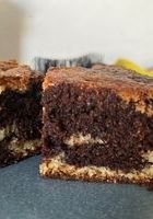 Una foto de Torta esponjosa marmoleada