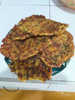 Una foto de Tortas de mazorca con verduras