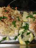 Filetes de merluza con crujiente de limón, romero y tomillo