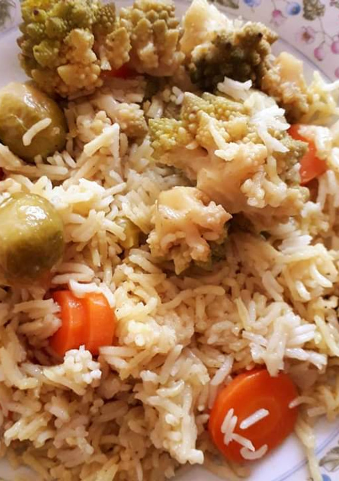 Una foto de 🍽Arroz con coliflores y zanahoria 🍽
