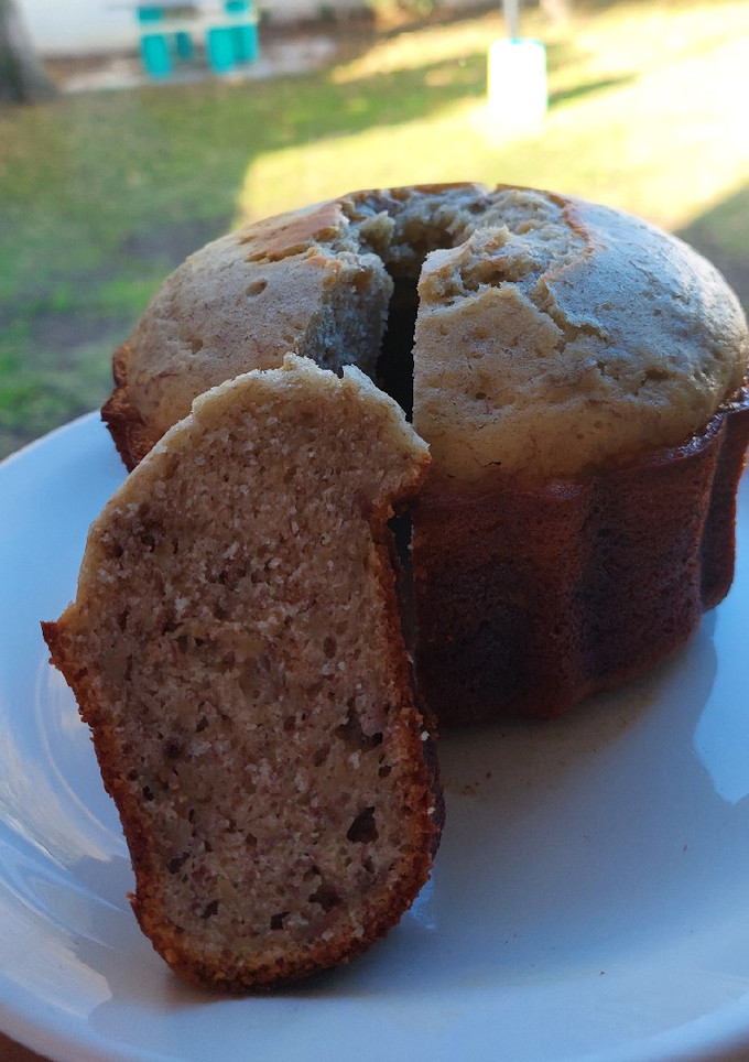 Una foto de Torta de banana y nuez en savarin 18 cm Essen