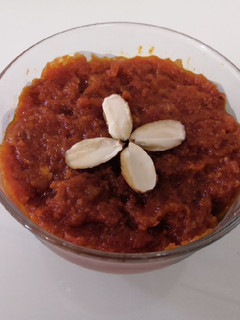गाजरचा हलवा (gajaracha halwa recipe in marathi) रेसिपी चे मुख्य फोटो