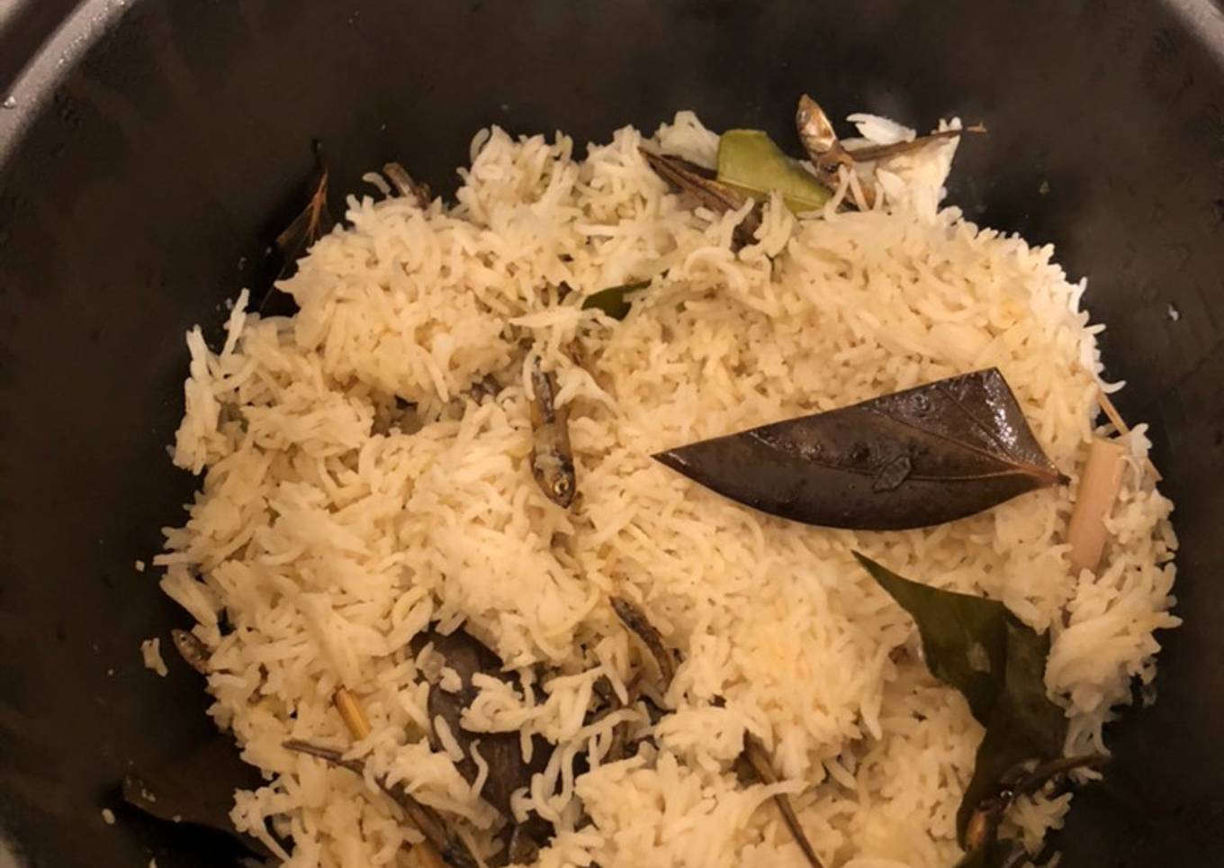 Langkah Mudah untuk Membuat Nasi liwet ricecooker, Lezat