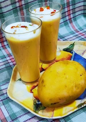 मैंगो शेक(mango shake recipe in hindi) रेसिपी मुख्य फोटो