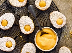 Zdjęcie przepisu Kruche jajeczka z lemon curd.