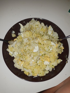 Una foto de Ensalada de coliflor y patata