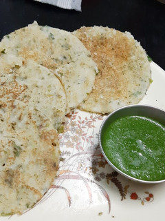 સોજી ના ચીલા (Sooji Chila Recipe in Gujarati) રેસીપી મુખ્ય ફોટો